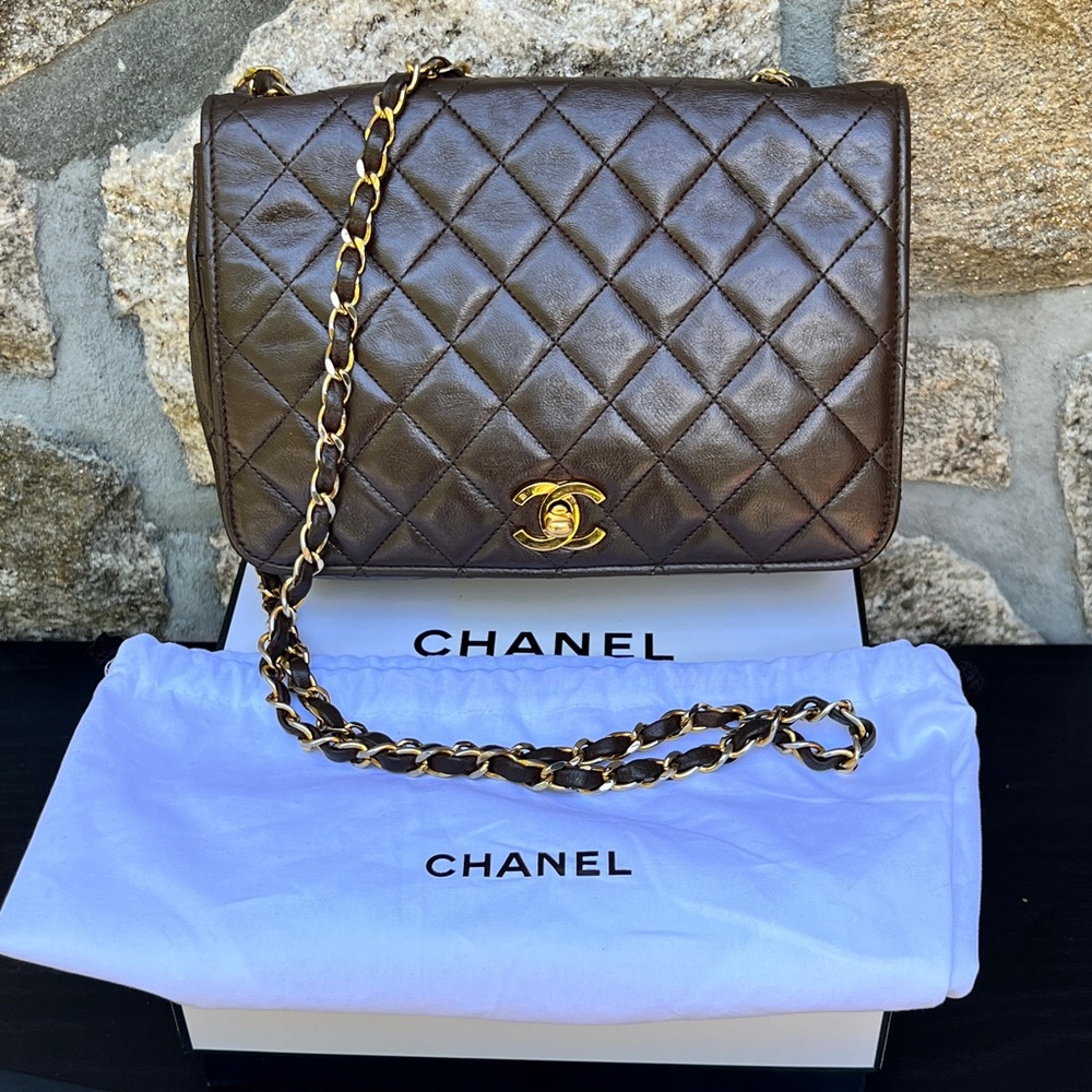 Vtg CHANEL Classic brown full flap lambskin shoulder bag